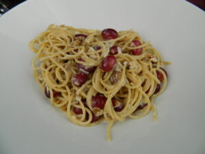 Gorgonzola and Red Grape Spaghetti